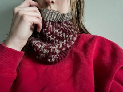 Explore the Art of Mosaic Knitting: A Beginner-Friendly Colorwork Technique!